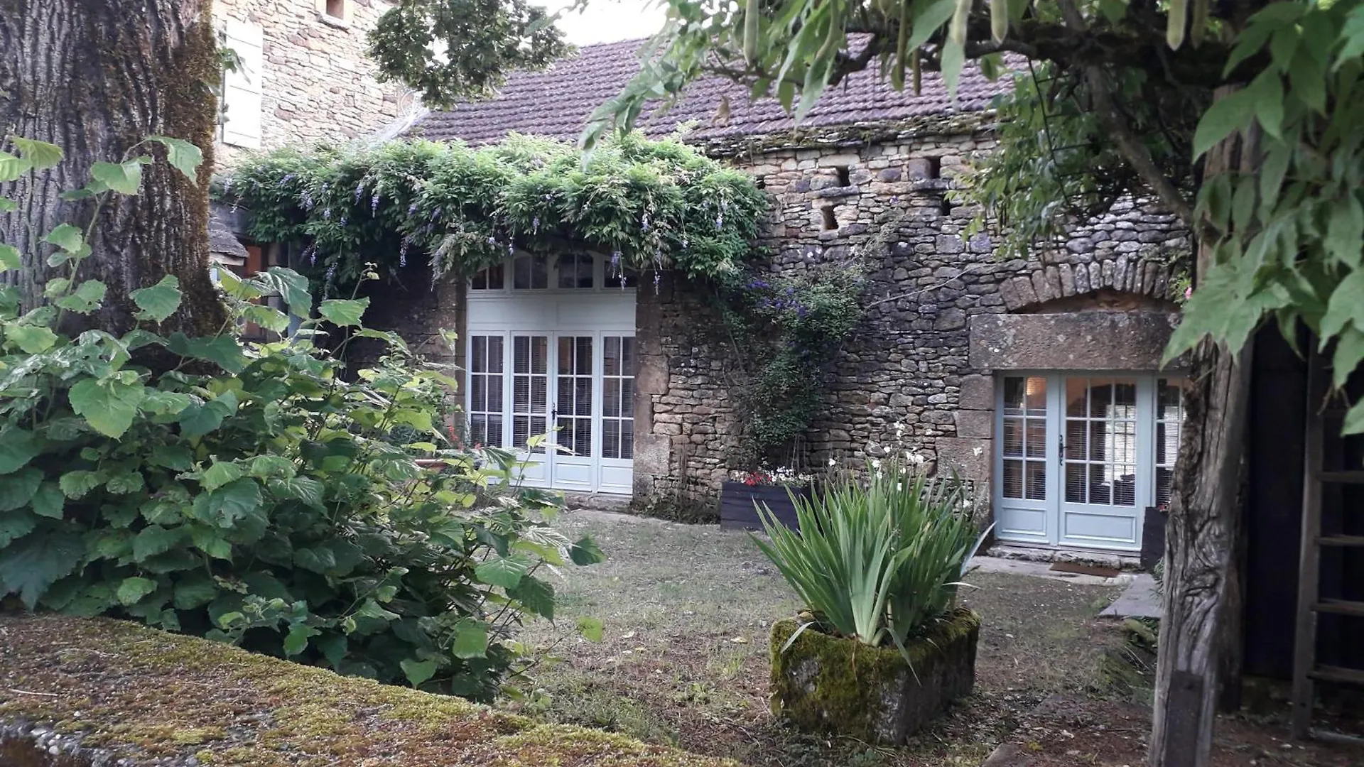 Vakantiehuis La Libellule And Le Papillon Gites At Les Leroux, Near Frayssinet-le-Gélat